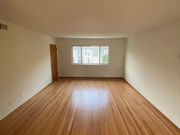 3rd image of 1051 Santa Cruz Ave #3