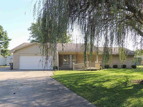 2nd image of 450 Hawthorne Ct