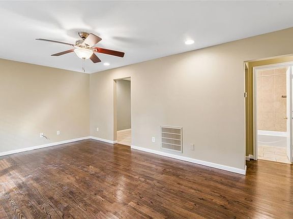 4th image of 8549 Wornall Rd