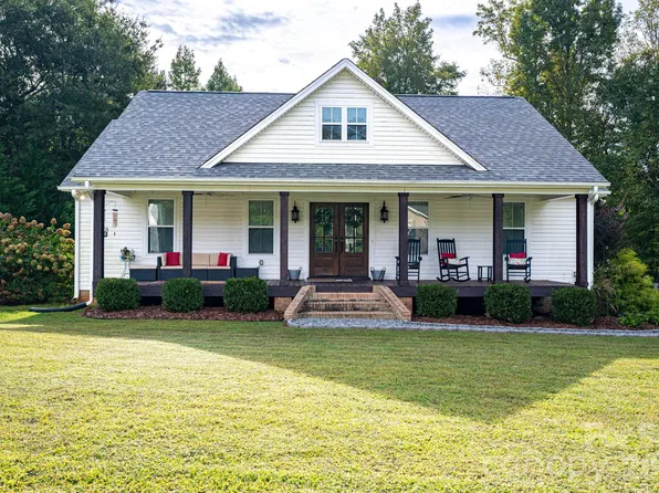 203 Dayton Rd, Dallas, NC 28034