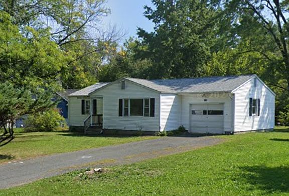 3rd image of 106 Pondview Dr