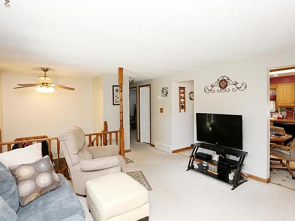 3rd image of 74 Phyllis Dr