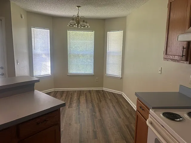 Justin Road West - 2352 - 1 — Photo 3
