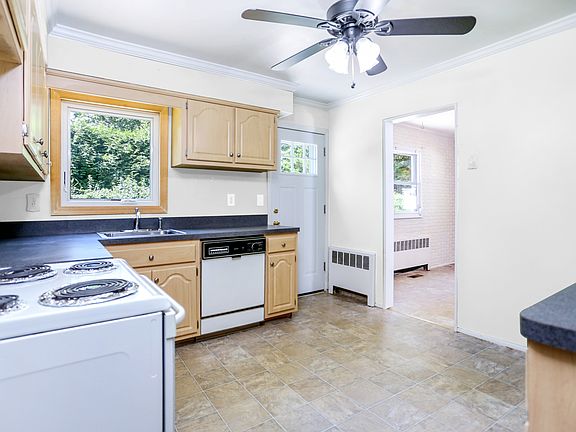 5th image of 12 Darwood Pl
