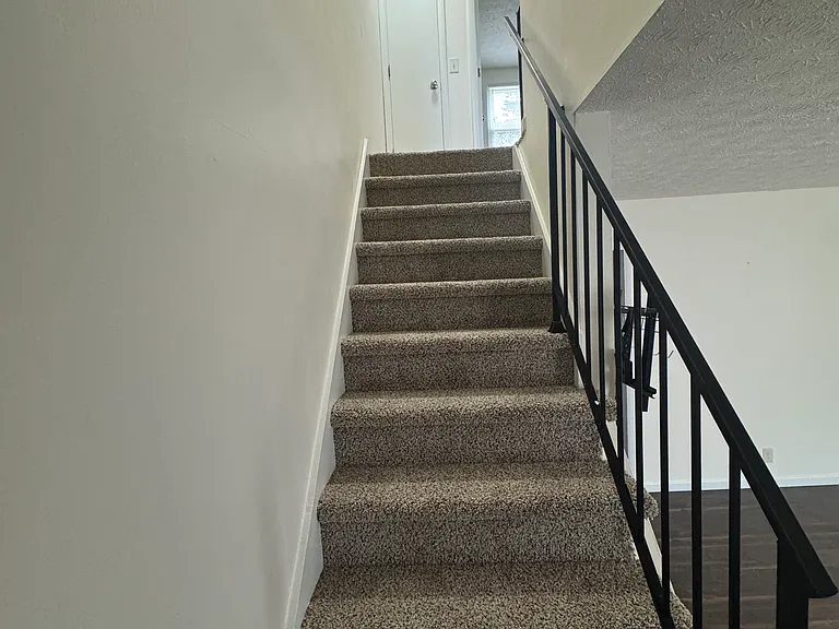 612 Ashmont Ct — Photo 7