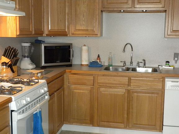 Under the cabinets lighting, lots of counter space.