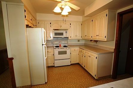 3rd image of 2568 Riverside Dr