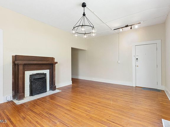5th image of 1006 NE Thompson Pl