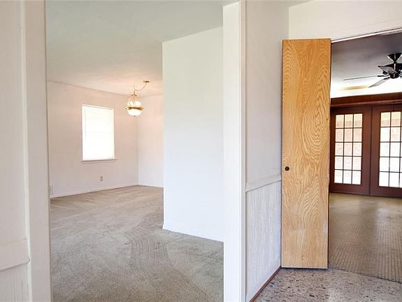 4th image of 909 Carroll Dr