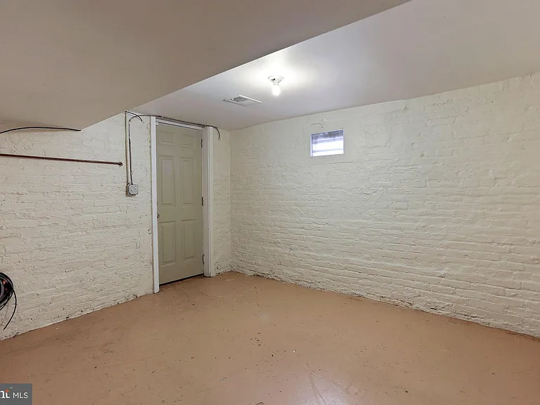 215 T St NE — Photo 25