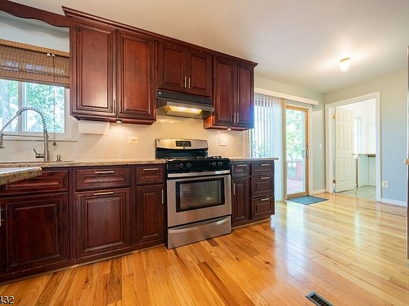 2nd image of 17 Balmoral Dr