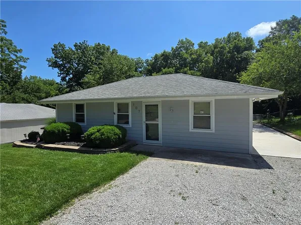 107 N Ranson Rd, Greenwood, MO 64034