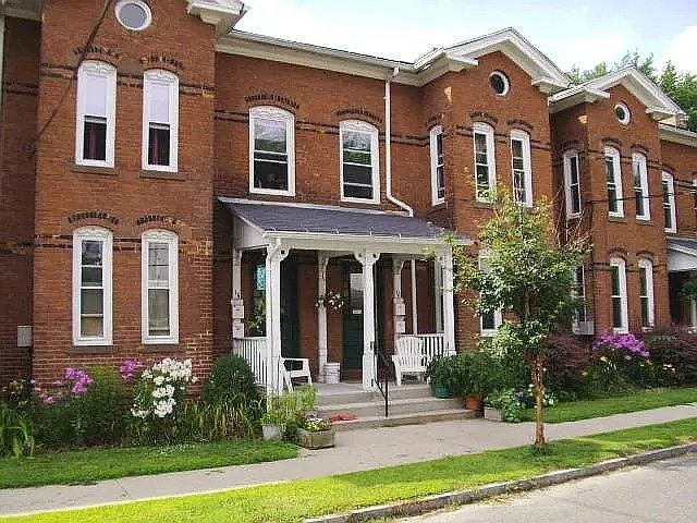 16 Graves Ave #A — Photo 1