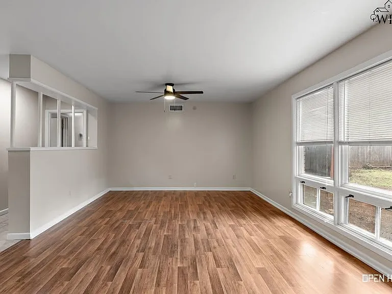 4202 Meadowbrook Dr — Photo 5