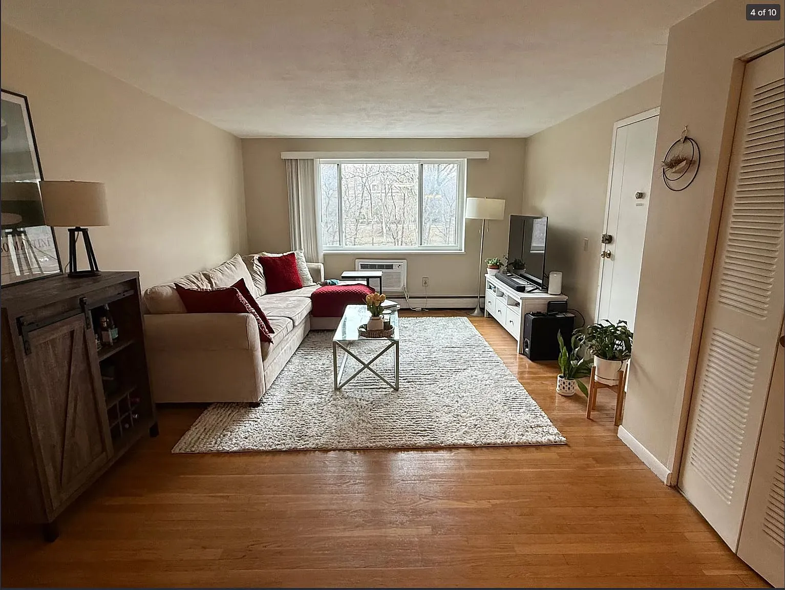 2 bed, 800 sqft, $3,200 — Photo 2