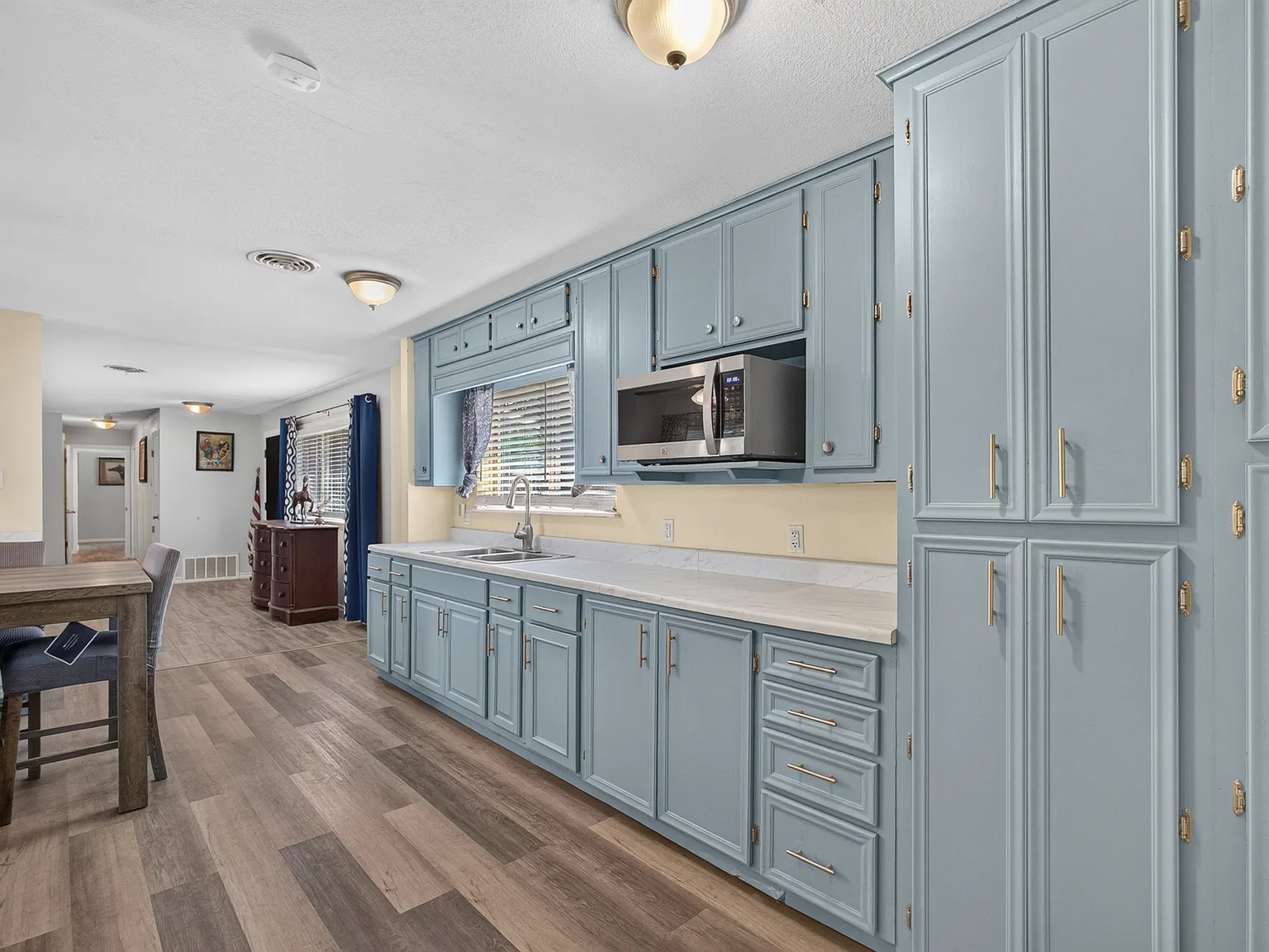 2 bed, 2054 sqft, $1,700 — Photo 3
