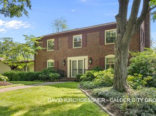 636 Manhattan Rd SE, East Grand Rapids, MI 49506