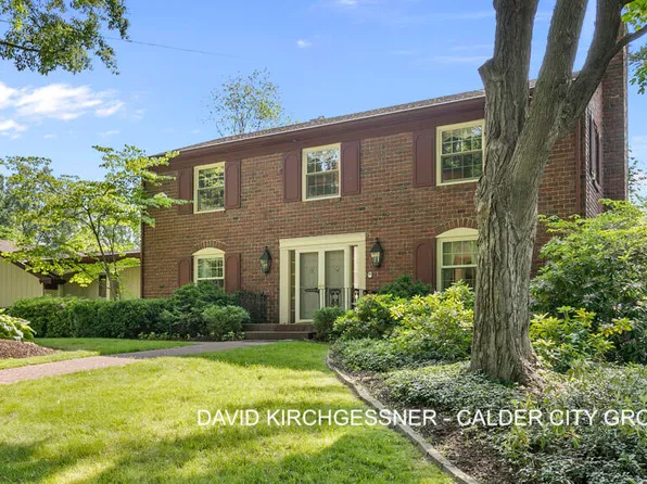 636 Manhattan Rd SE, East Grand Rapids, MI 49506