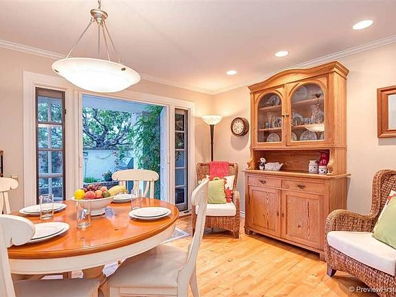 Large Breakfast Nook