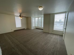 208 N H St #UP, Aberdeen, WA 98520