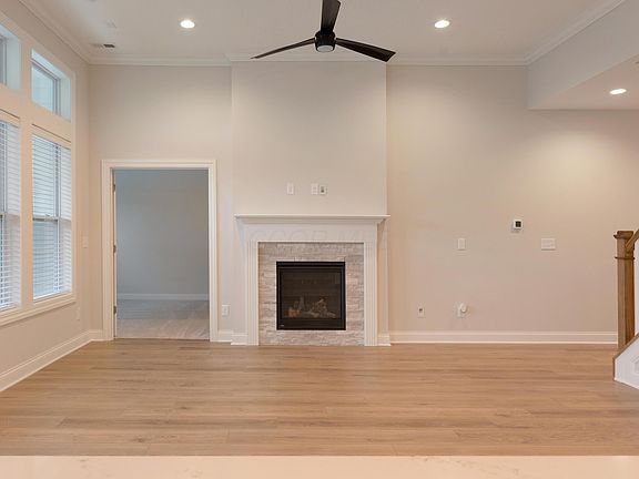 5th image of 329 Millers Cove Ct