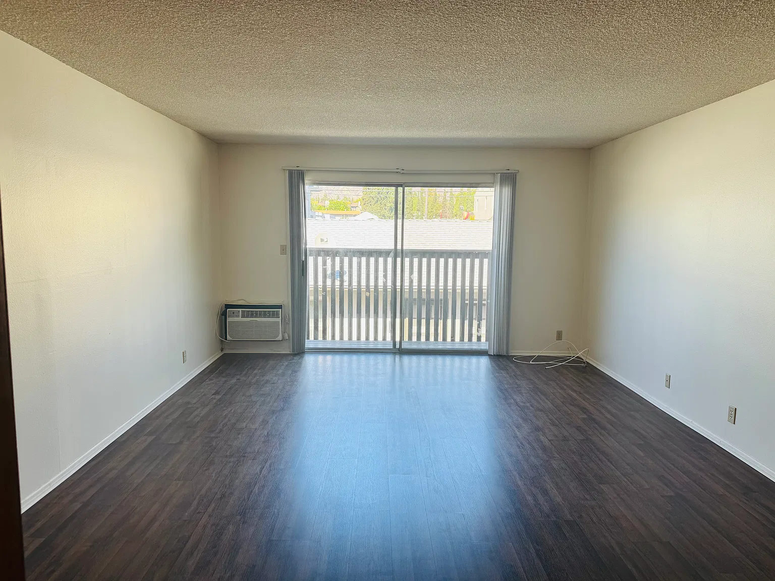 2 bed, 950 sqft, $2,700 — Photo 1