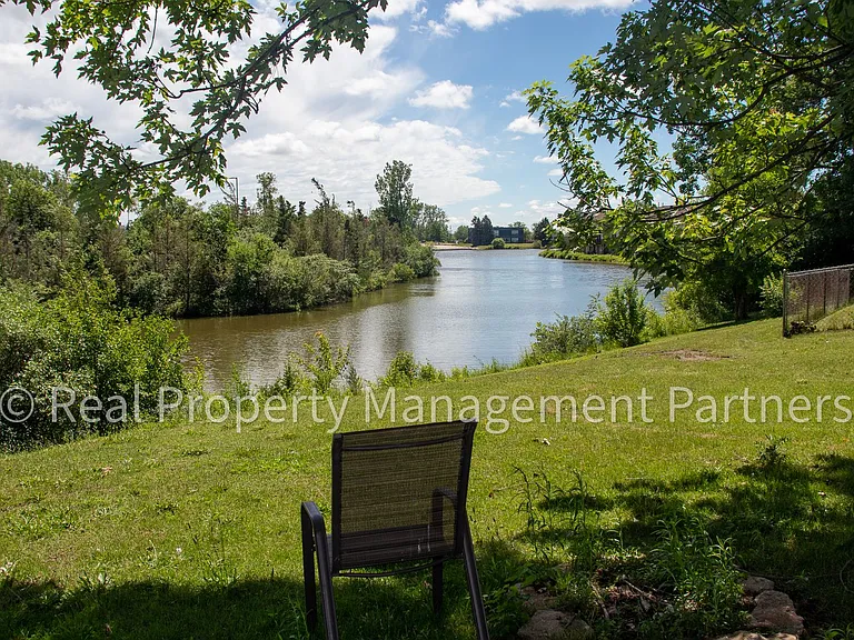 3920 Camelot Dr SE — Photo 24