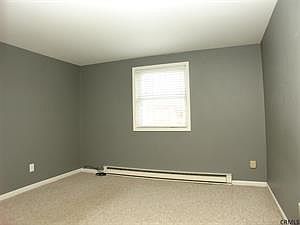 5th image of 28 Glenbrook Dr