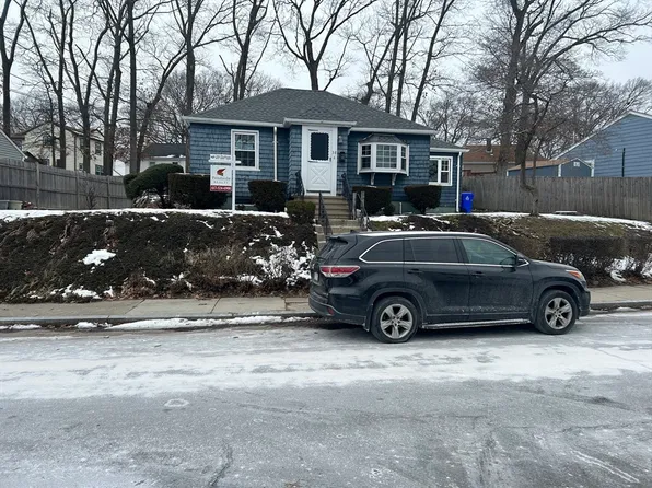 38 Hallron St, Hyde Park, MA 02136