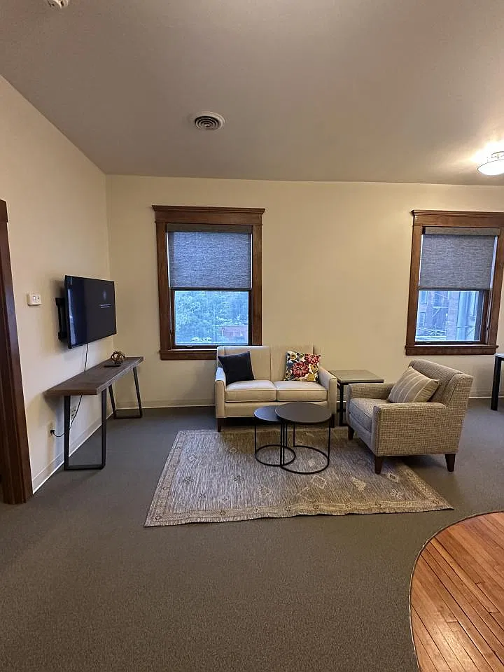 1 bed, 1.0 bath, 575 sqft, $1,125 — Photo 2