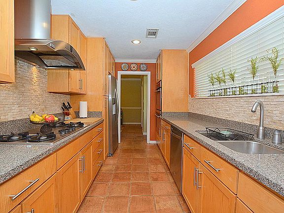 5th image of 10224 Brinwood Dr