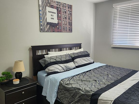 4th image of 3811 54th Ave #201