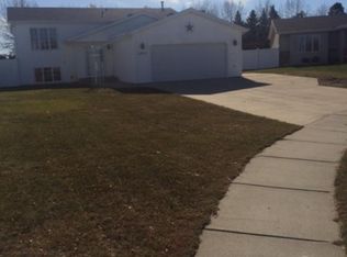 2923 Meade Cir, Bismarck, ND 58503