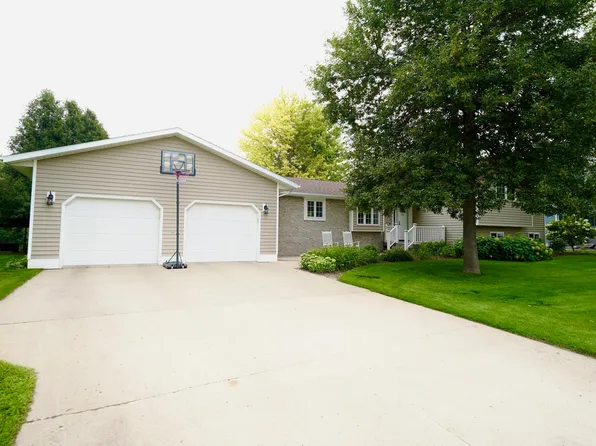 1703 9th Ave SE, Jamestown, ND 58401