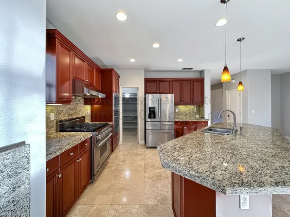 1190 Taraya Ter, Hercules, CA 94547