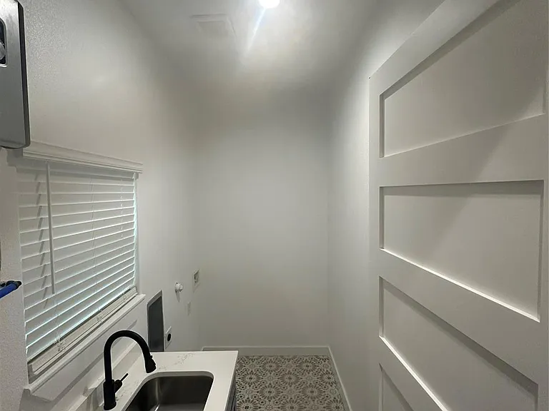 2715 Grafton Ave — Photo 7