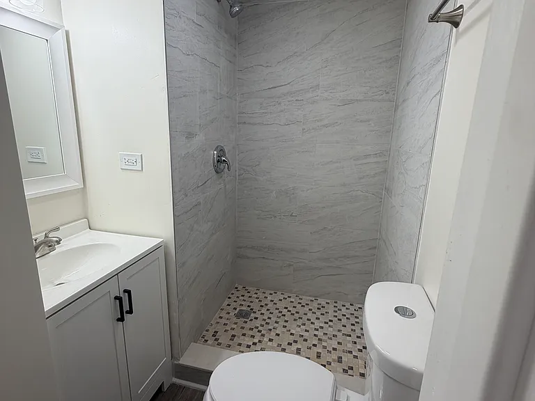 260 W Lincoln Hwy — Photo 13