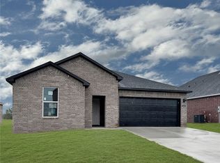2431 Longfellow Dr, Bentonville, AR 72713