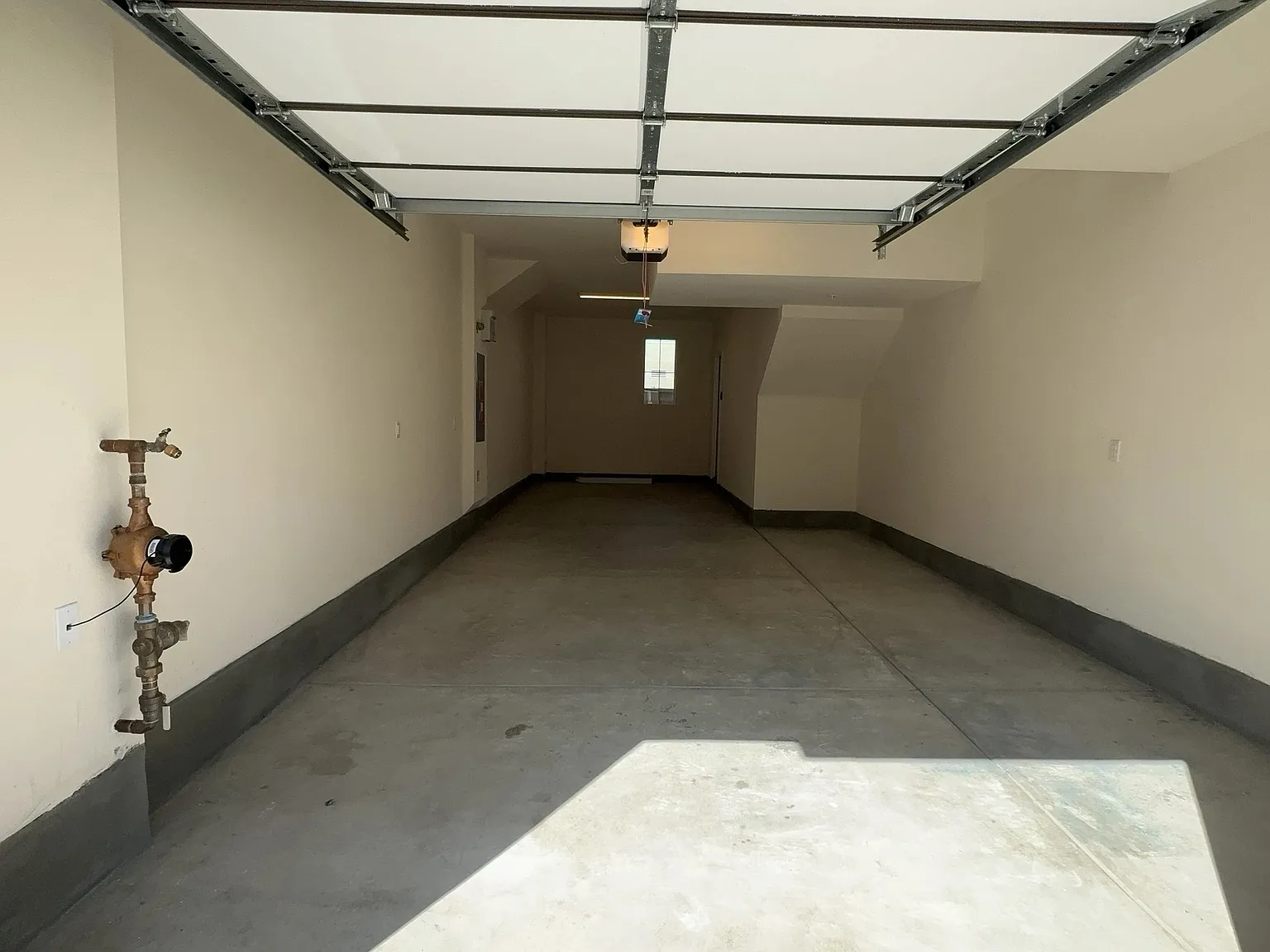 445 W Edna Pl — Photo 2