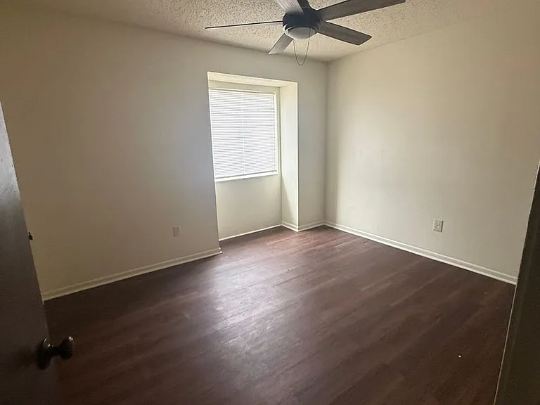 1646 Jade Ave — Photo 2