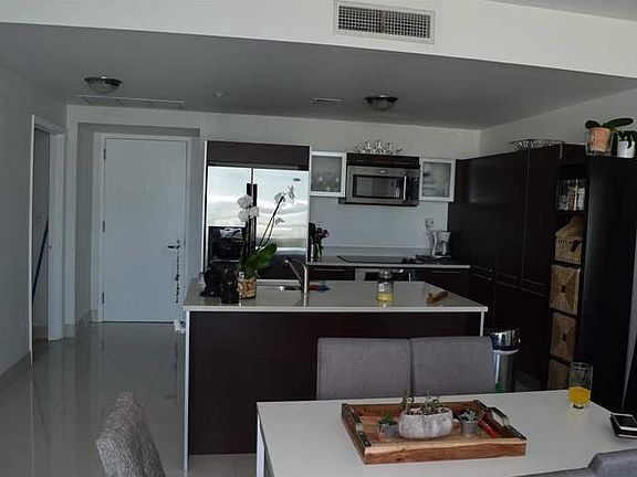 2nd image of 1900 N Bayshore Dr APT 2014