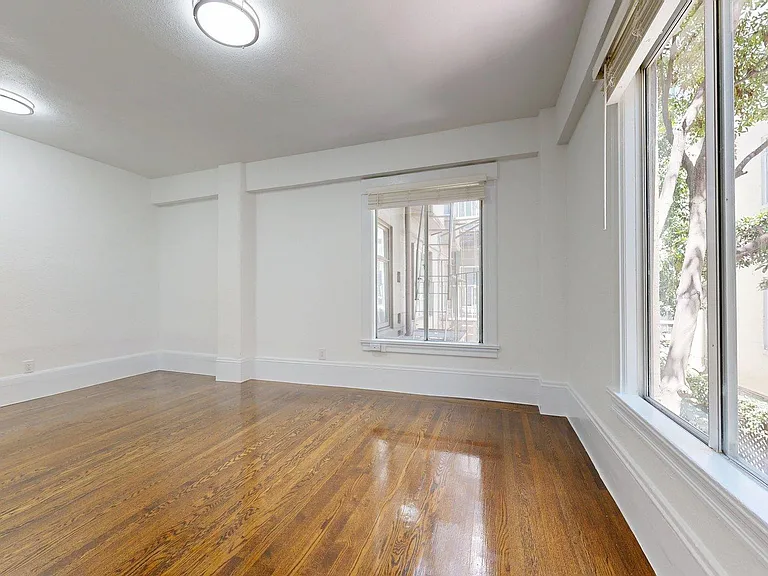 1060 Bush Street — Photo 13