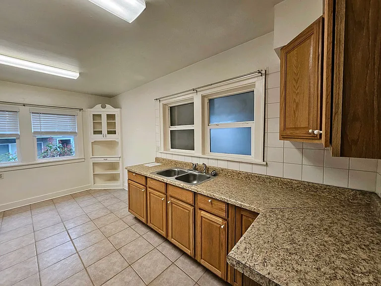 11380 Greenburg Apartments — Photo 6