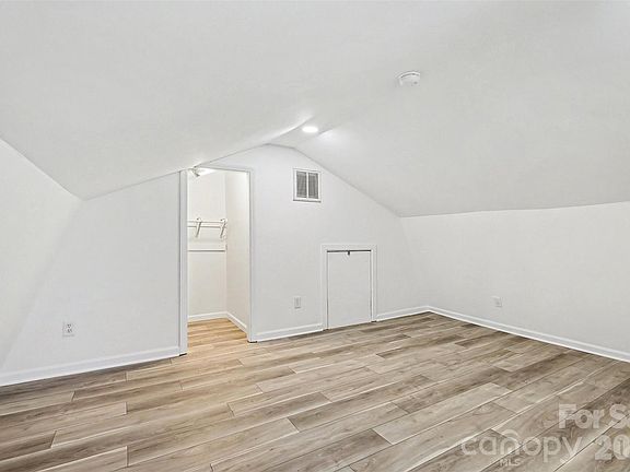 5th image of 655 Ridgecrest Dr