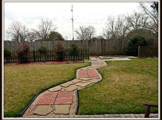 215 Longleaf Dr, Broussard, LA 70518