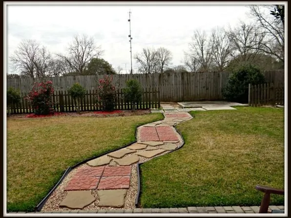 215 Longleaf Dr, Broussard, LA 70518