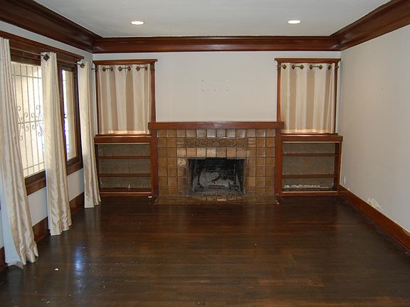 3rd image of 1112 N Berendo St