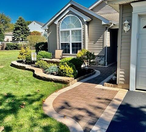 3rd image of 5 Schoolhouse Ct