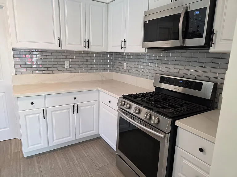153 S Swall Dr — Photo 13