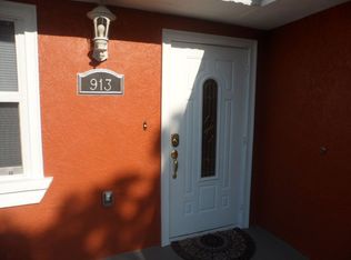 913 S Pine St, Lake Worth, FL 33460